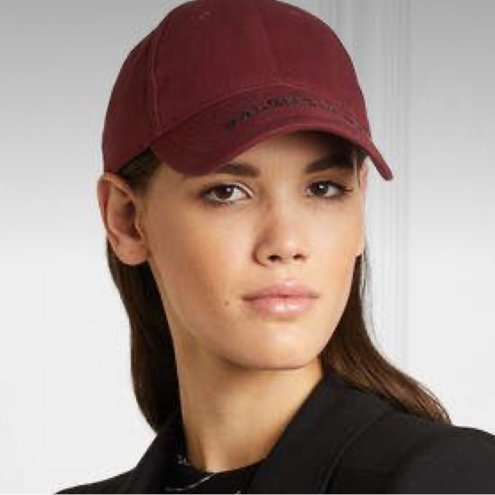 Balenciaga baseball cap in burgundy / wine